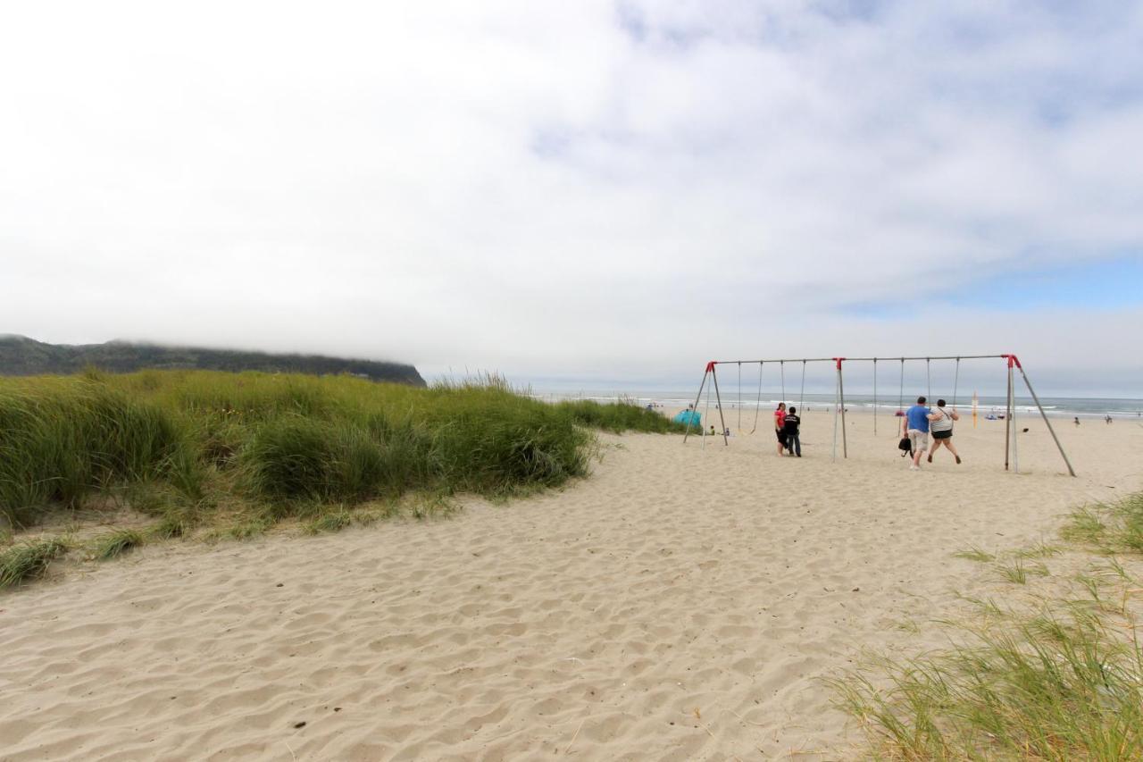 Sand & Sea: Coastal Cove Apartment Seaside Exterior photo