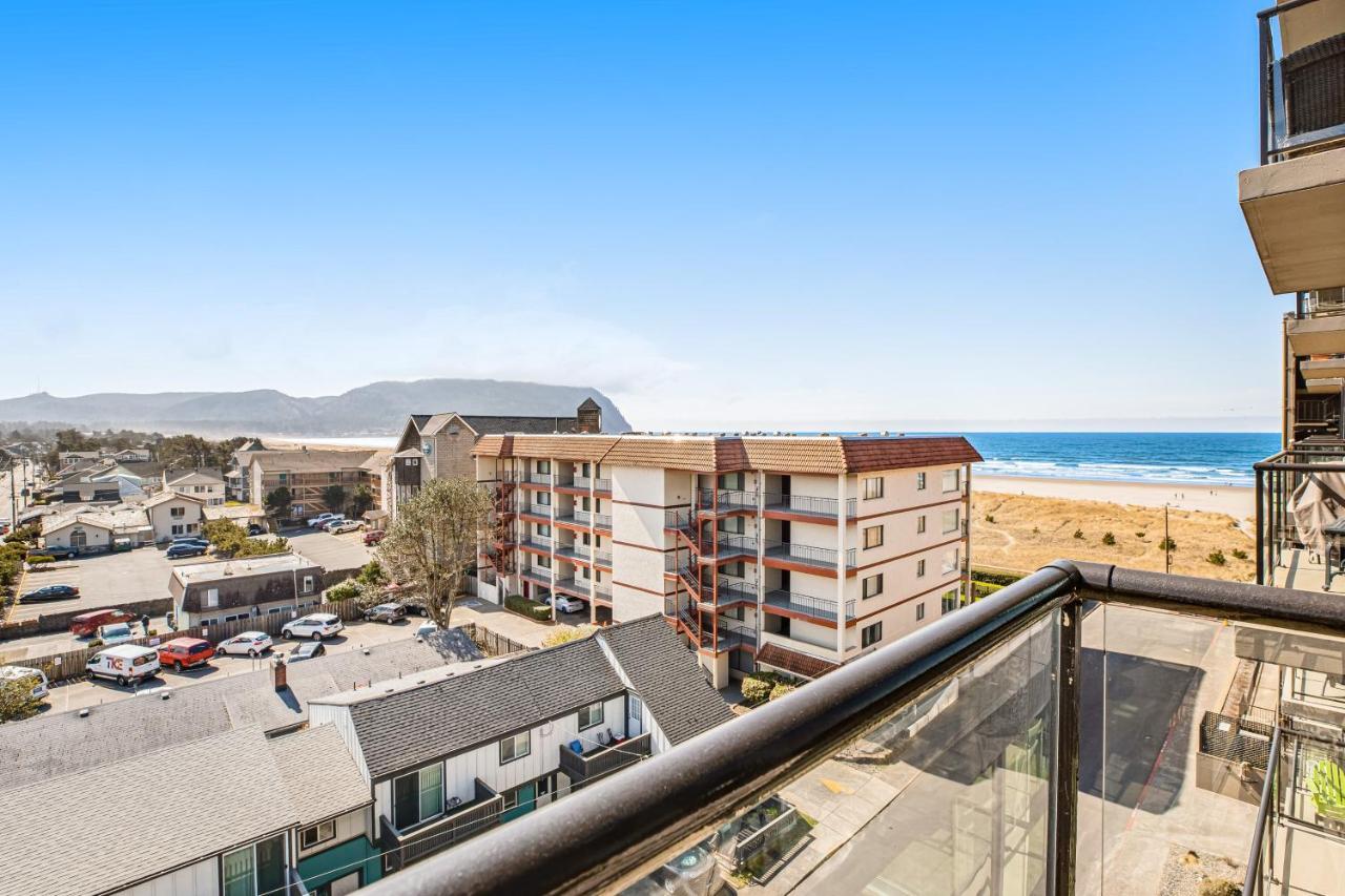 Sand & Sea: Coastal Cove Apartment Seaside Exterior photo