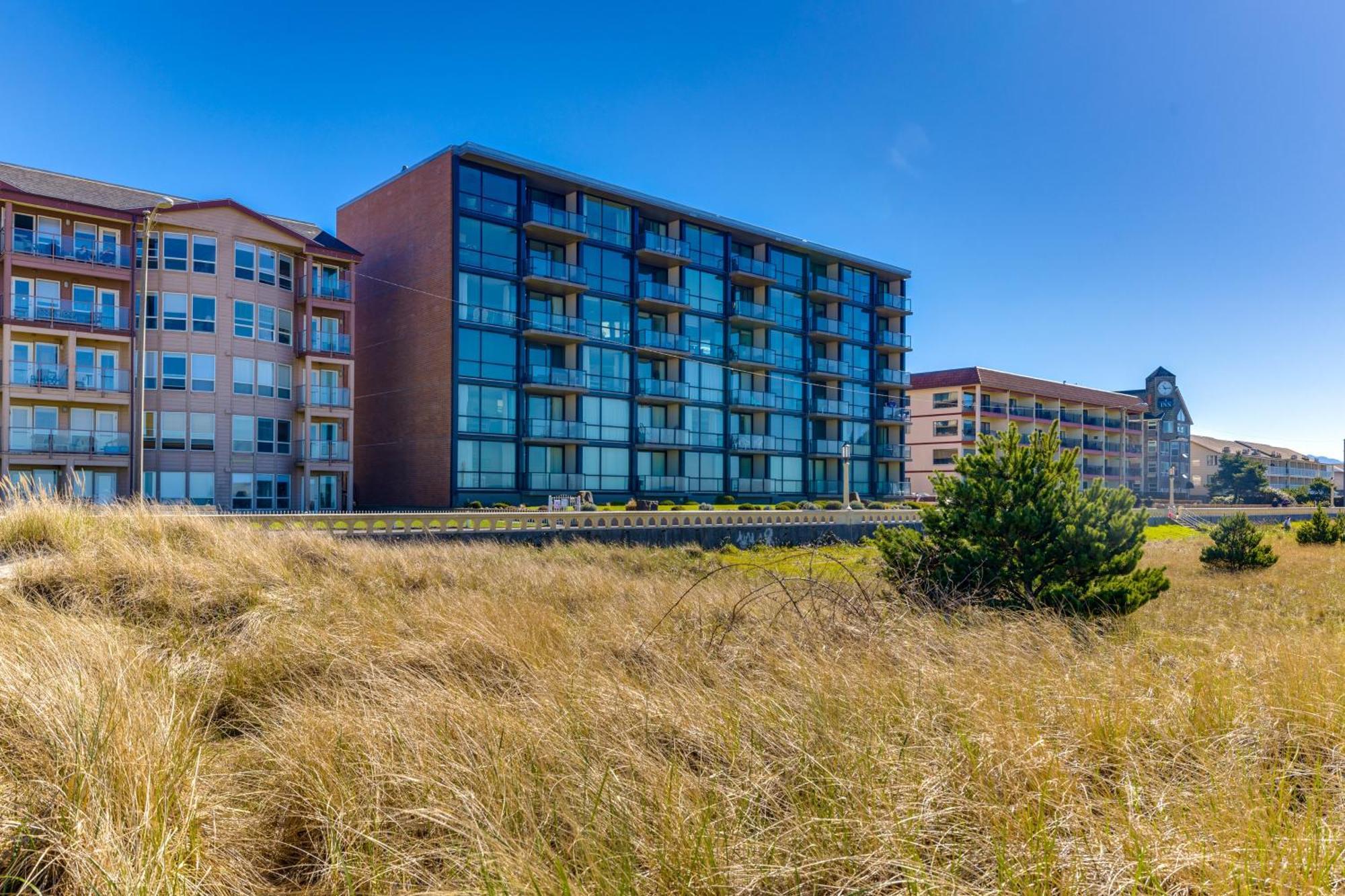 Sand & Sea: Coastal Cove Apartment Seaside Exterior photo